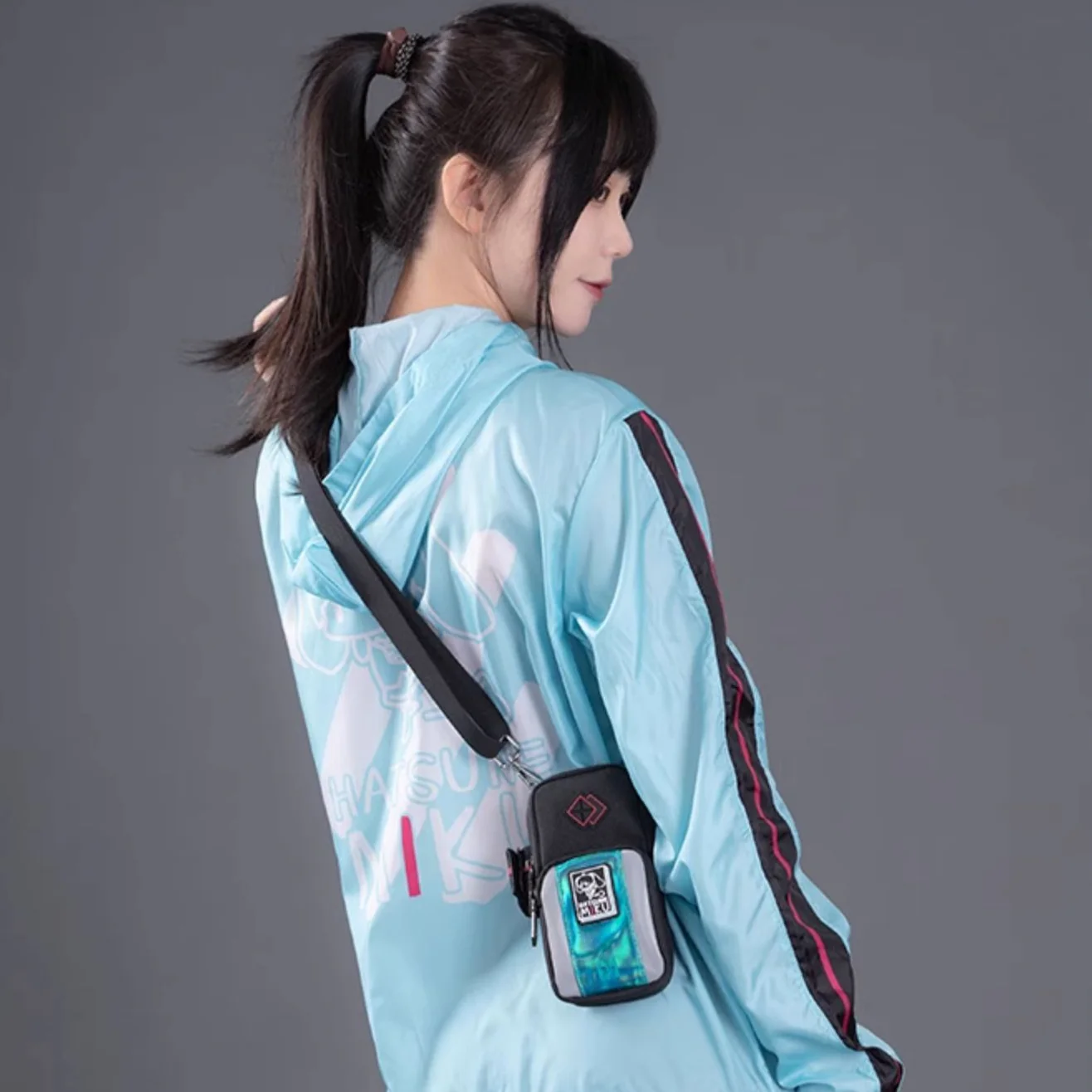 Officially Licensed Hatsune Miku Run Series Arm Bag - Image 4